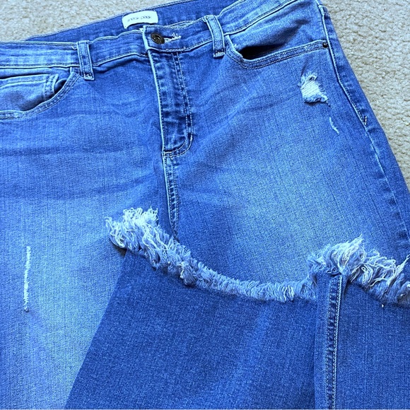 Sneak Peak Jeans - Picture 4 of 7